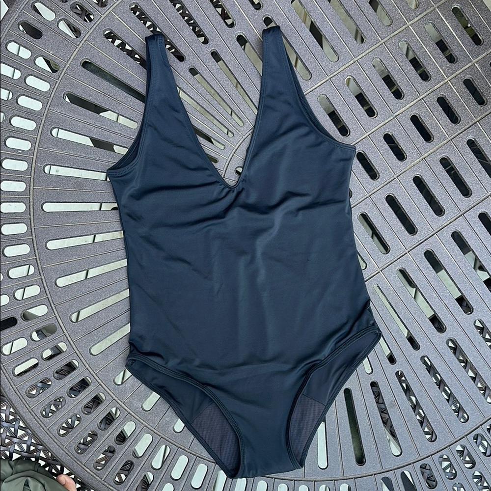 Never Worn Sleek Black One-Piece Period Swimsuit LaLiVita period protection